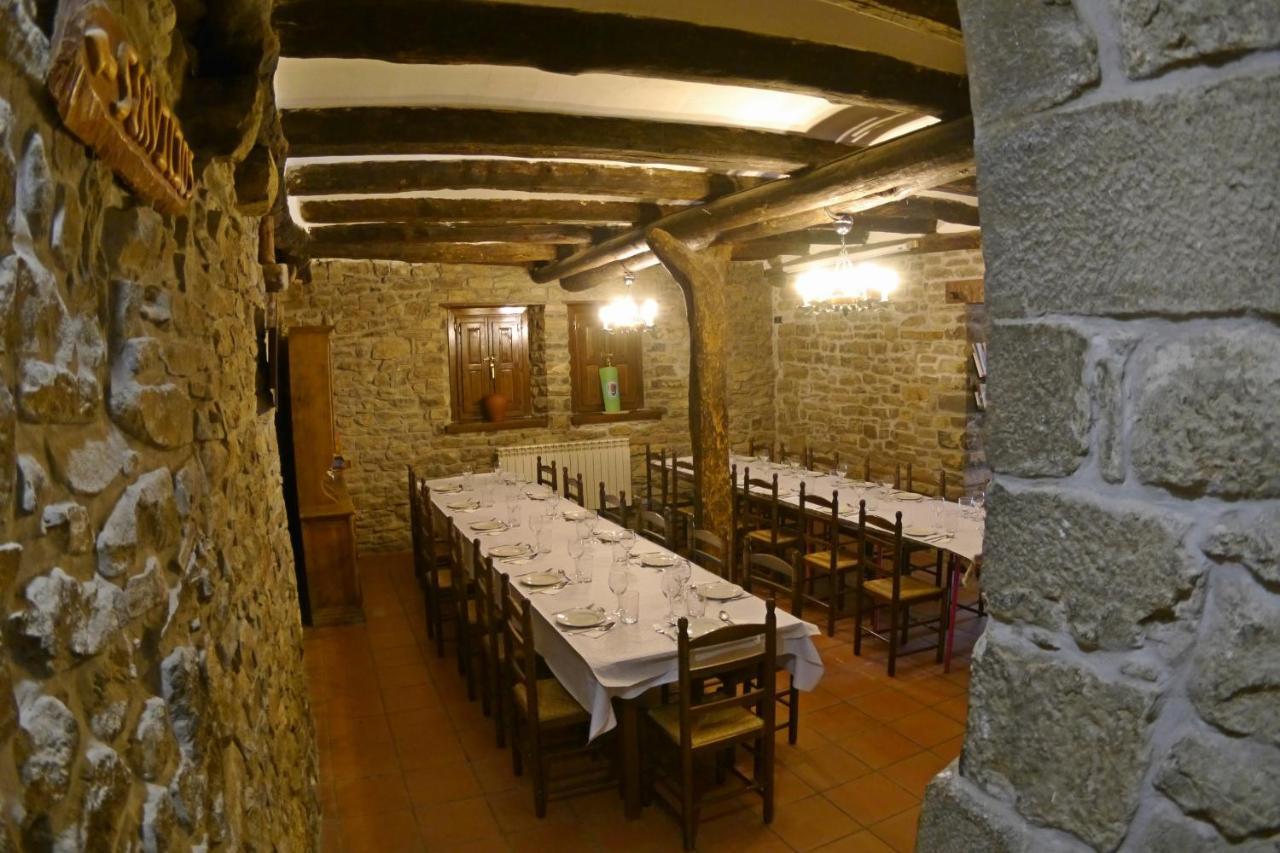 Albergue Restaurante De Artieda Eksteriør bilde