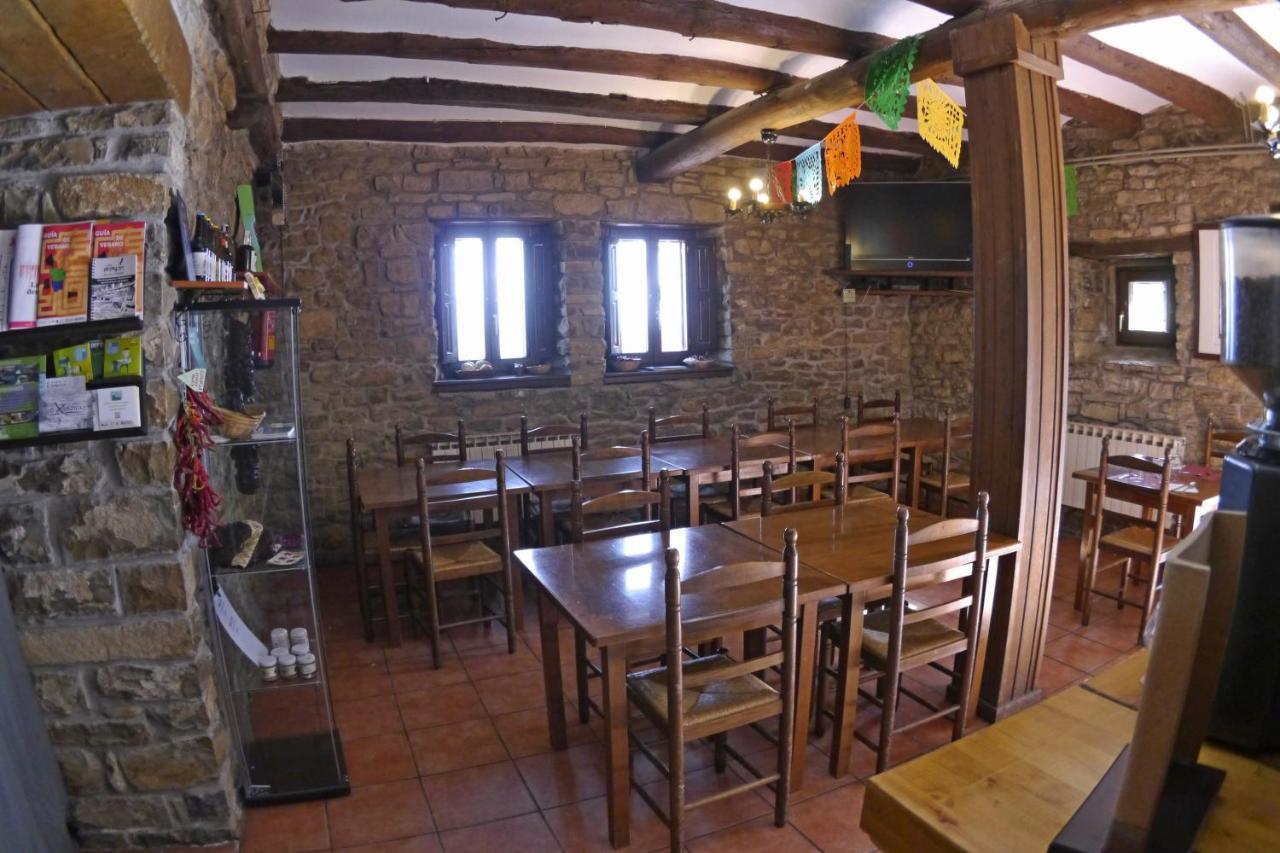 Albergue Restaurante De Artieda Eksteriør bilde
