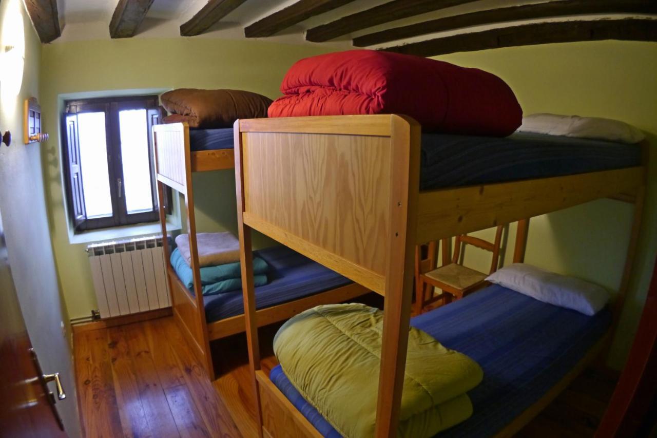 Albergue Restaurante De Artieda Eksteriør bilde