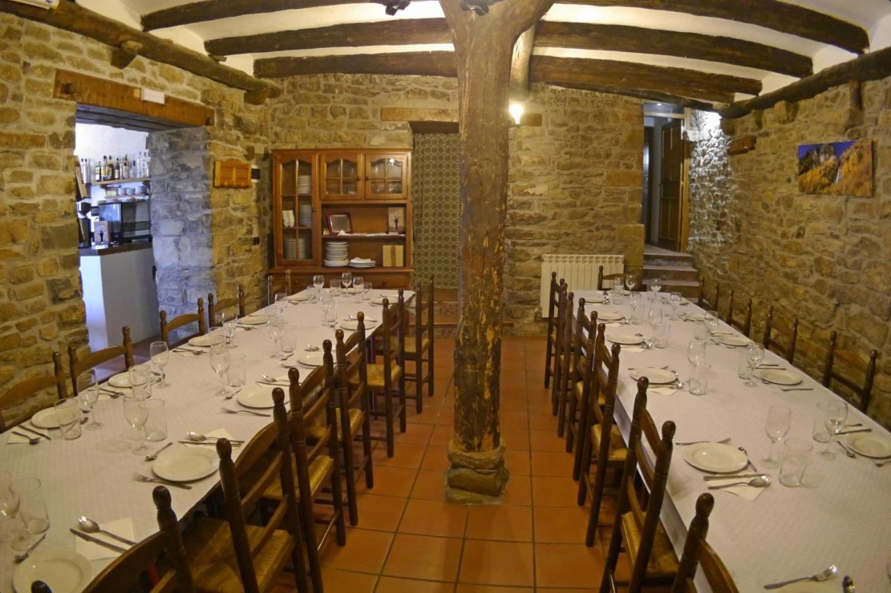 Albergue Restaurante De Artieda Eksteriør bilde