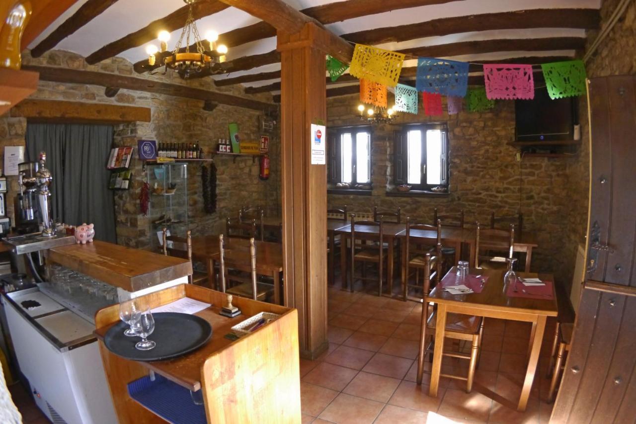 Albergue Restaurante De Artieda Eksteriør bilde