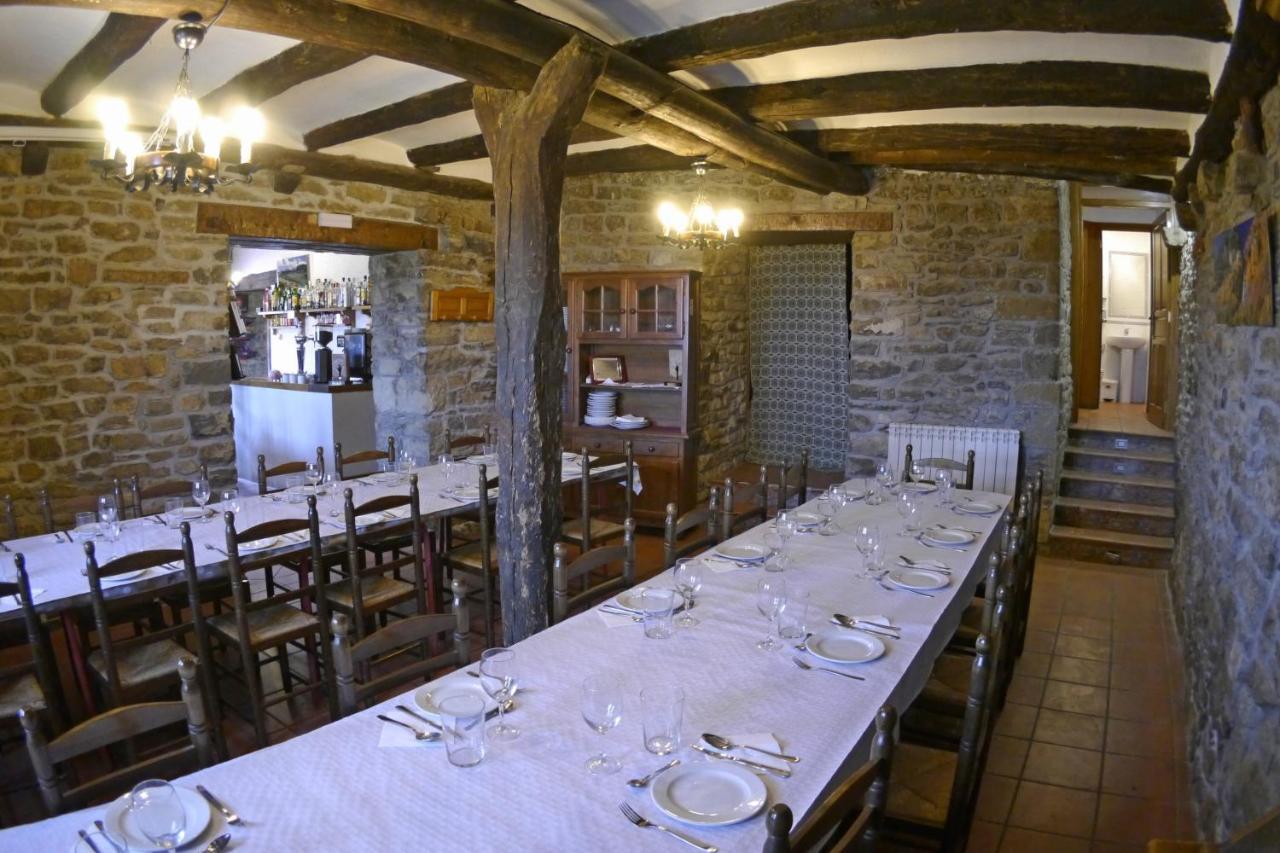 Albergue Restaurante De Artieda Eksteriør bilde