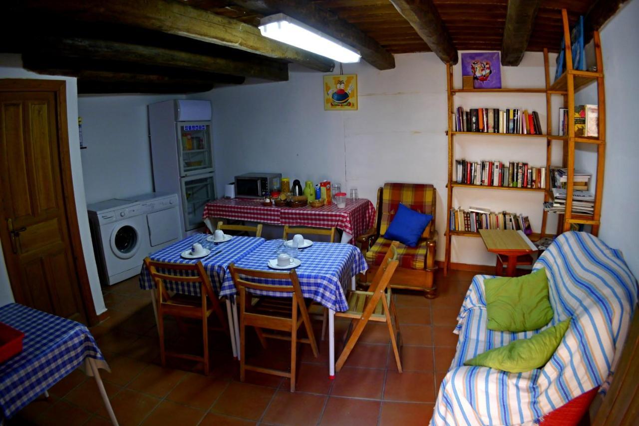 Albergue Restaurante De Artieda Eksteriør bilde