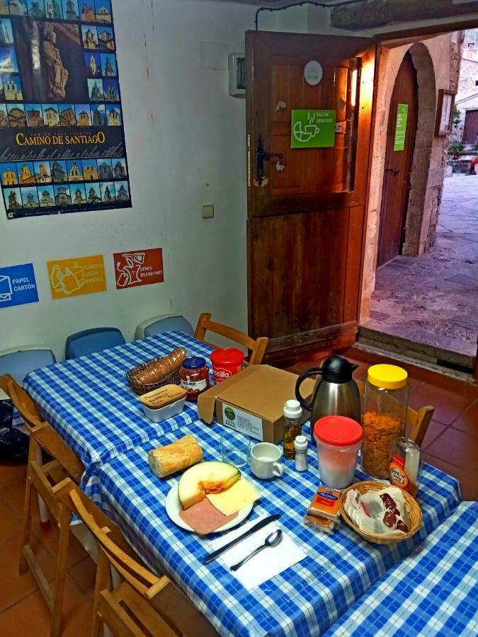 Albergue Restaurante De Artieda Eksteriør bilde