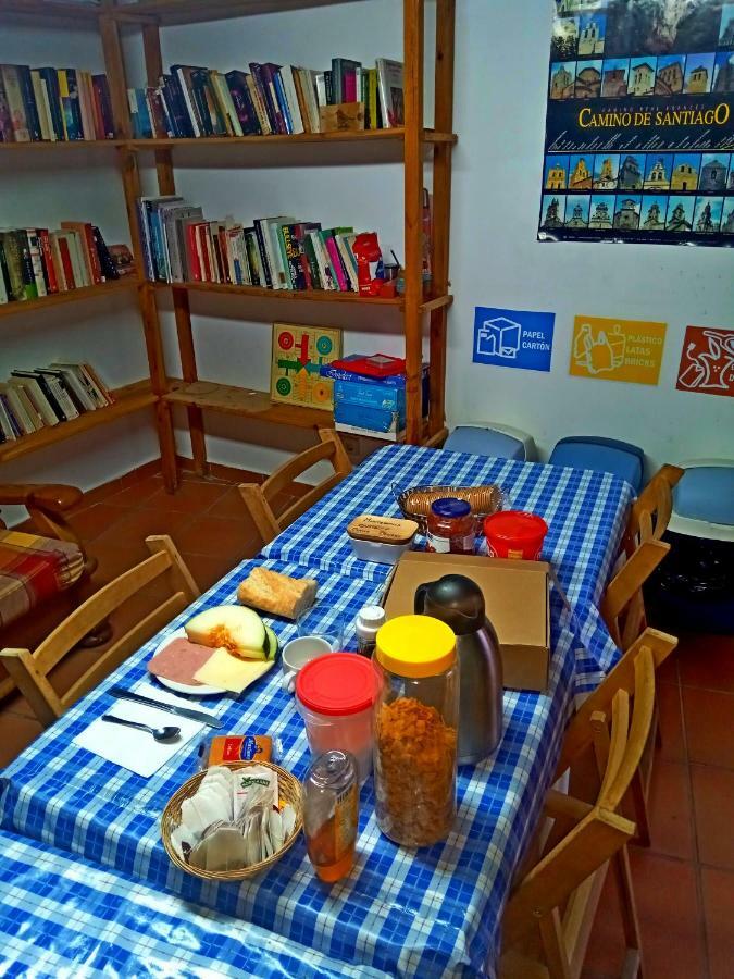 Albergue Restaurante De Artieda Eksteriør bilde